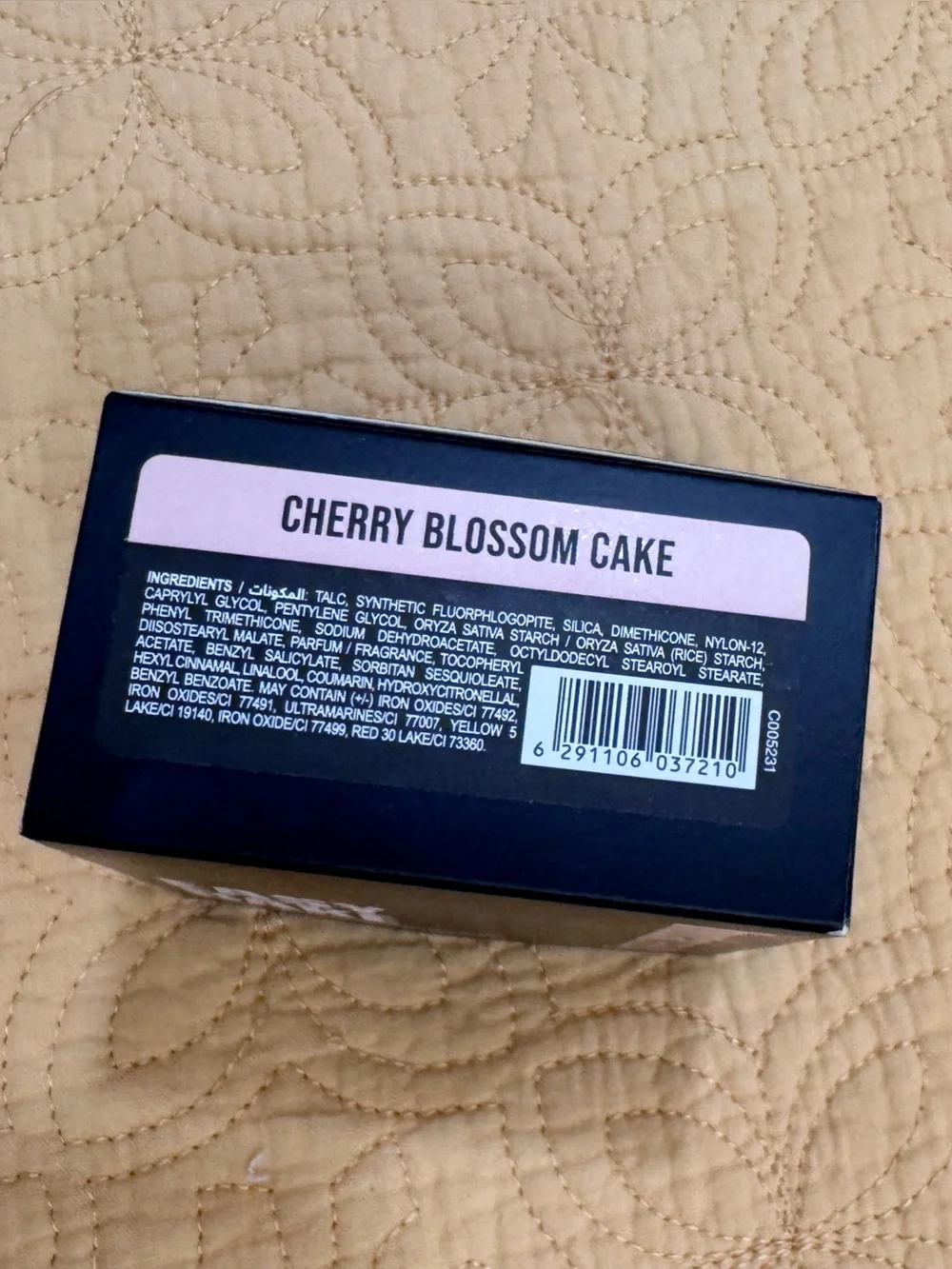 HUDA BEAUTY Easy Bake Loose Powder in Cherry Blossom Cake
